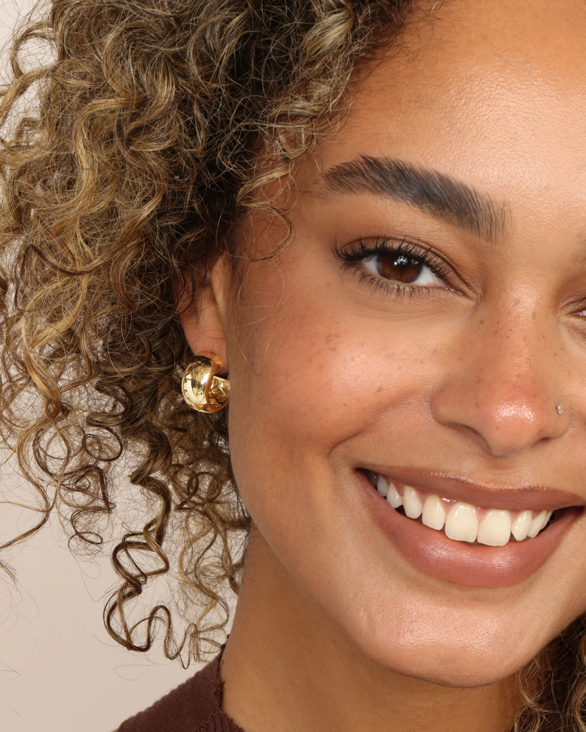 "She's So Smooth" Hoops 18mm - Gold - Image 2